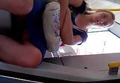 Miután belépett a fürdőszobába, Marie állt a tükör előtt a tejjel, majd elkezdte kinyújtani az ajkát. Hirtelen egy meztelen barátja belépett a szobába egy tagja a sündisznó, majd indítsa el a táskát. Koty nagyon szereti ezt a pozíciót. Letérdelt az emberek előtt, és elkezdte élvezni a nyelvét. A kút befejezése után egy fekete nő állt az első négy ember között, kihúzta a seggét, majd hamarosan megkérte, hogy borotválja le a kérget. Órákig tartó munka után lépett amatőr szex videók be a hordóba, és egy jó szó